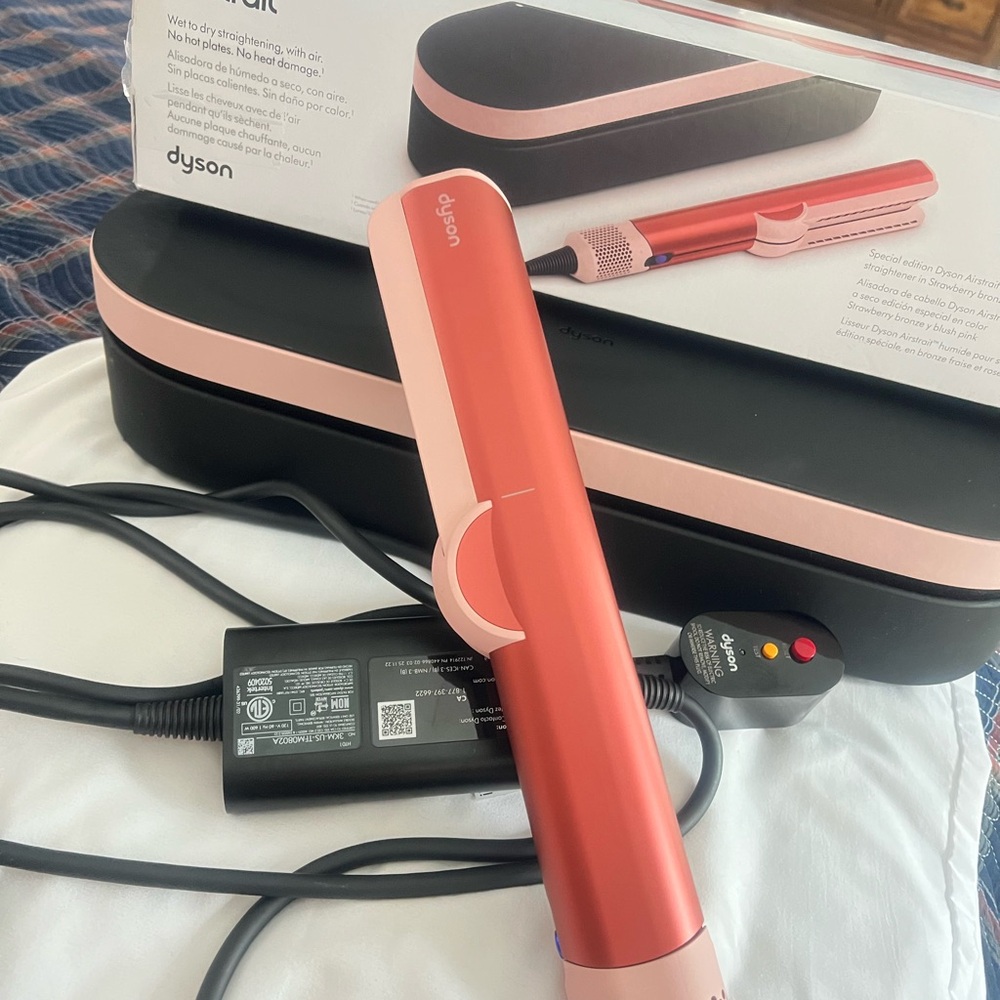 Dyson Special Edition Airstrait in strawberry bronze and blush pink. Great Deal!